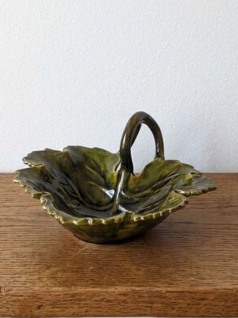 Vintage Green Ceramic Leaf Shaped Dish with Handle Pottery Trinket Bowl 5.75"